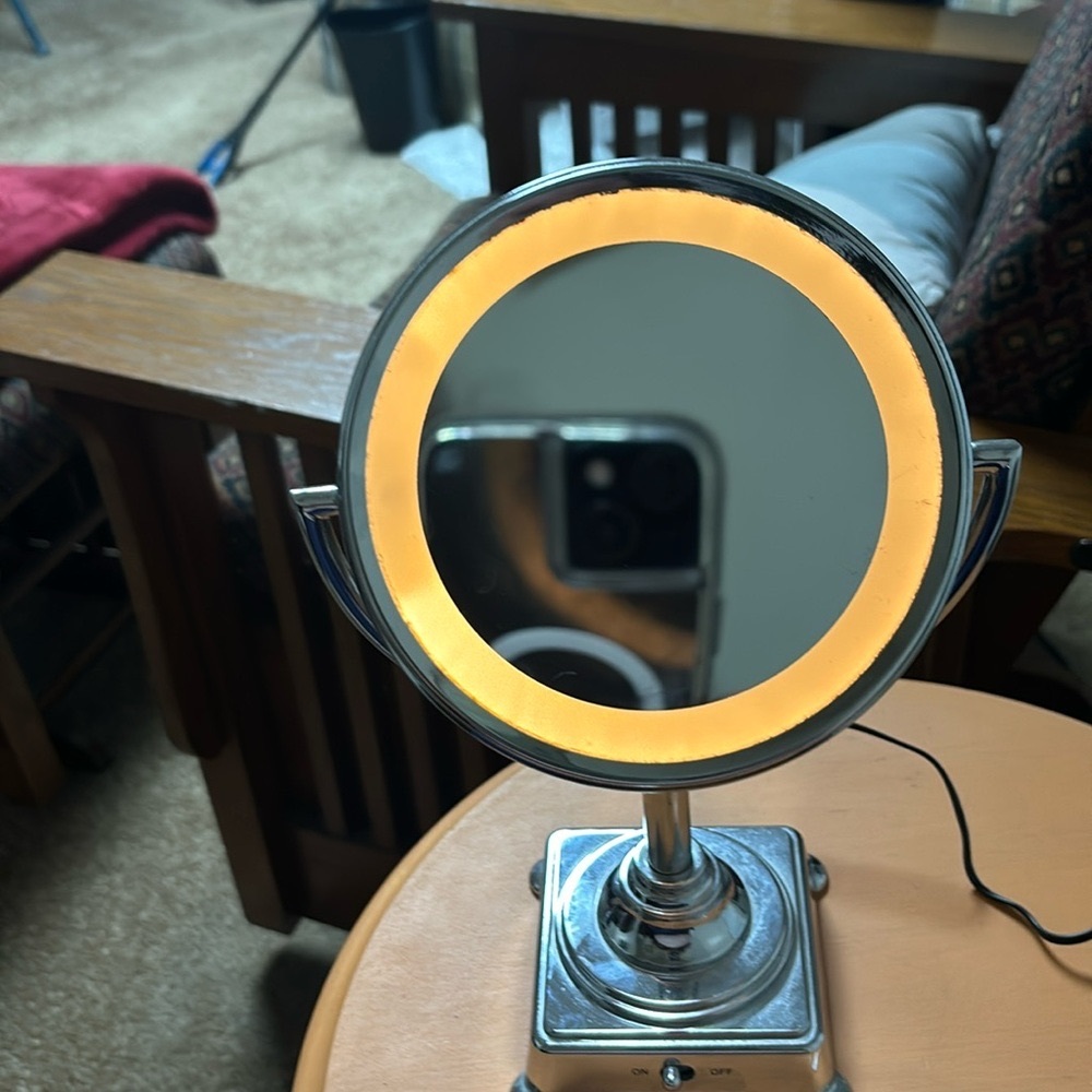 COPY - Make up mirror with a light